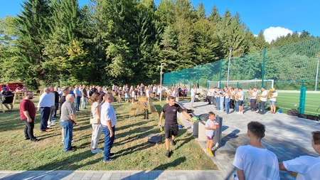 Nogometno igrišče otvoritev himna